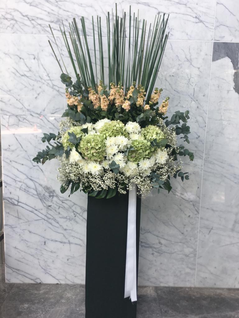Wintergreen Flower PLT | FLOWER ARRANGEMENT - Sympathy Stands