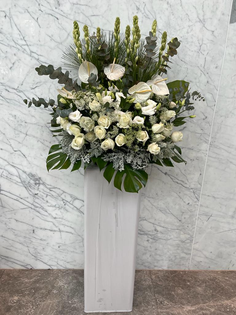 Wintergreen Flower PLT | FLOWER ARRANGEMENT - Sympathy Stands