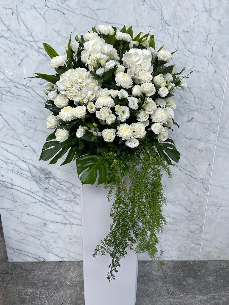 Wintergreen Flower PLT | FLOWER ARRANGEMENT - Sympathy Stands
