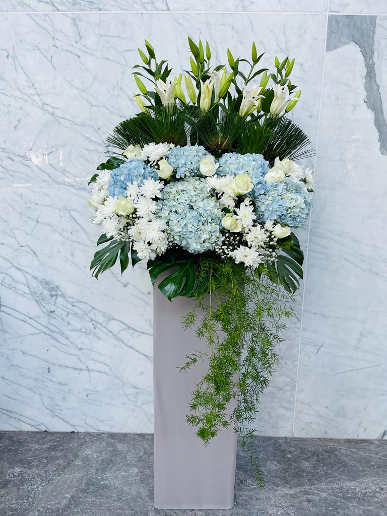 Wintergreen Flower PLT | FLOWER ARRANGEMENT - Sympathy Stands