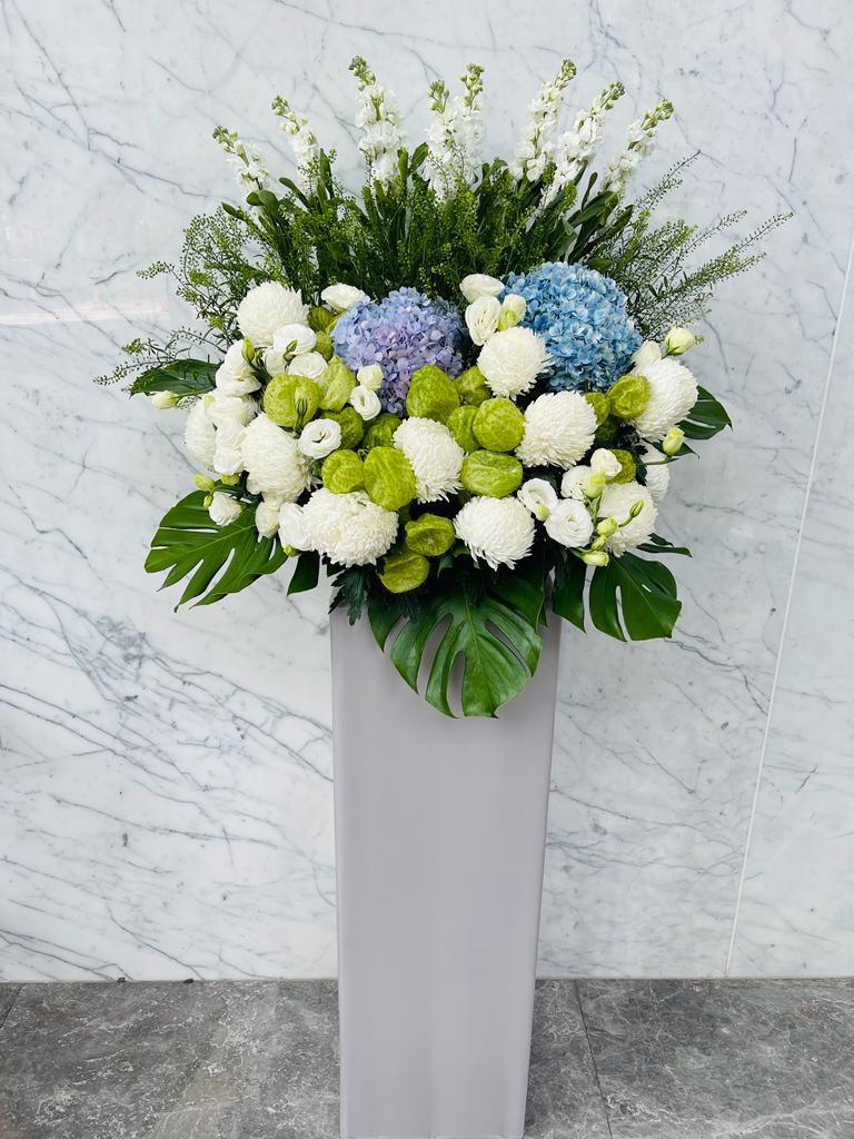Wintergreen Flower PLT | FLOWER ARRANGEMENT - Sympathy Stands