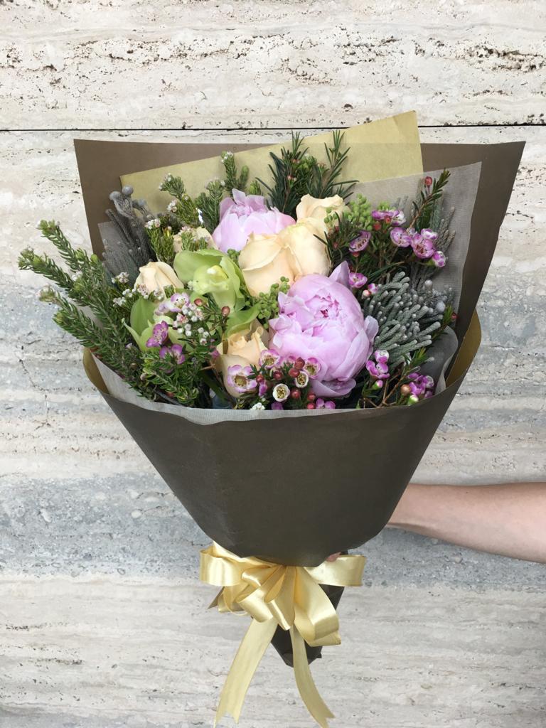 Wintergreen Flower PLT | FLOWER ARRANGEMENT - Hand Bouquet