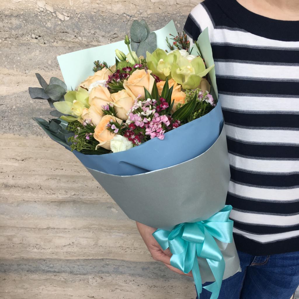 Wintergreen Flower PLT | FLOWER ARRANGEMENT - Hand Bouquet