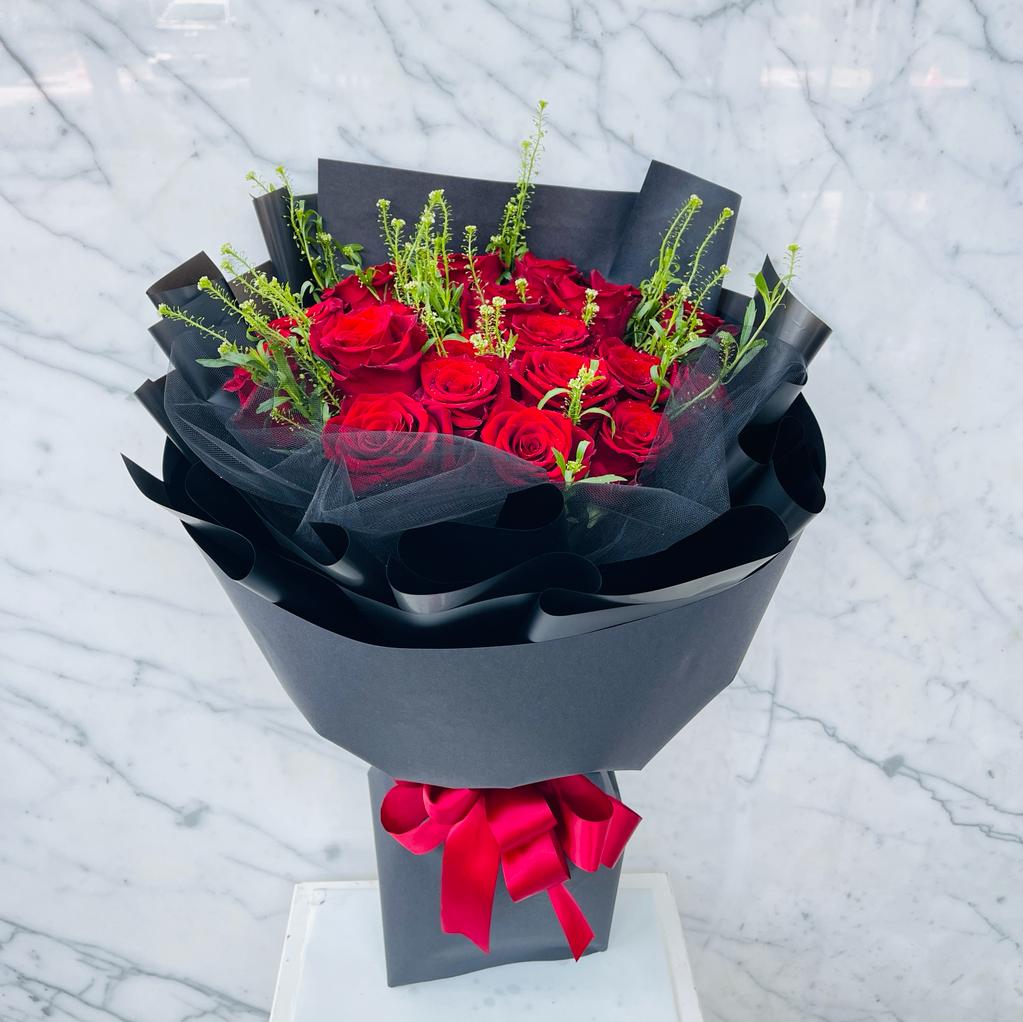 Wintergreen Flower PLT | FLOWER ARRANGEMENT - Hand Bouquet