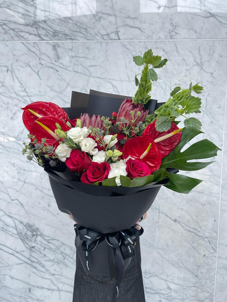 Wintergreen Flower PLT | FLOWER ARRANGEMENT - Hand Bouquet