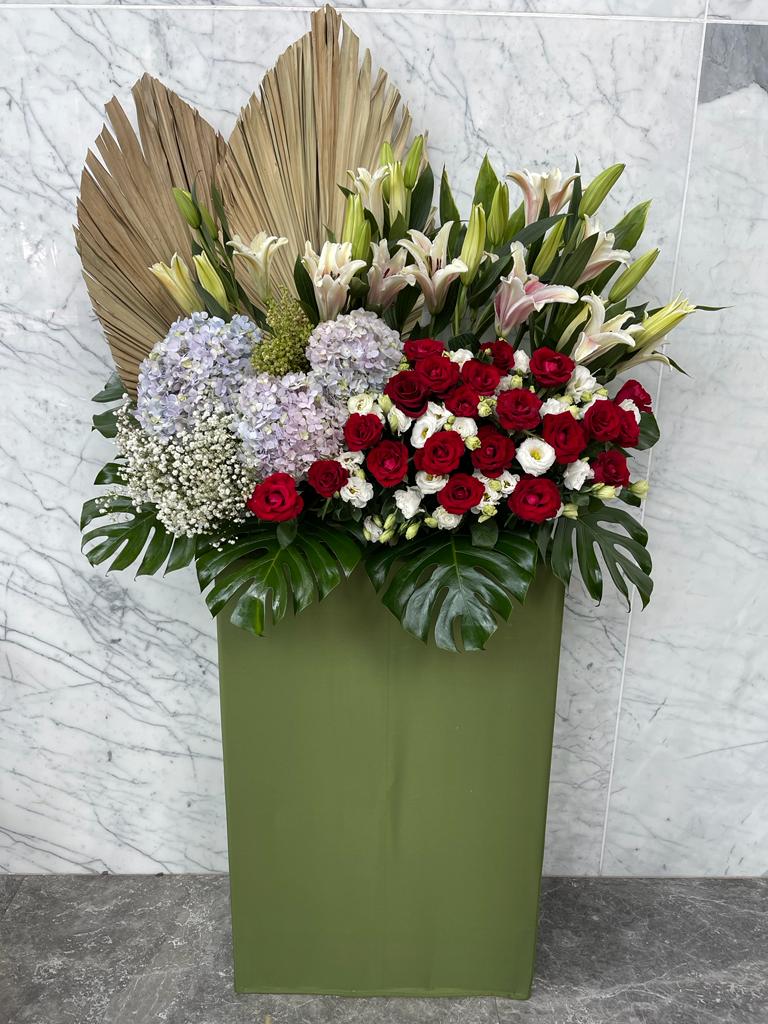 Wintergreen Flower PLT | FLOWER ARRANGEMENT - Congratulations Stand